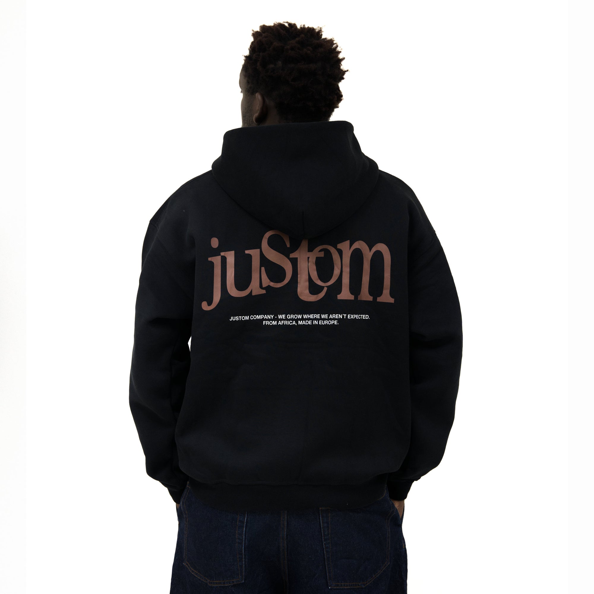 SUDADERA CON CREMALLERA Y CAPUTCHA REFLECTANTE [NEGRA]