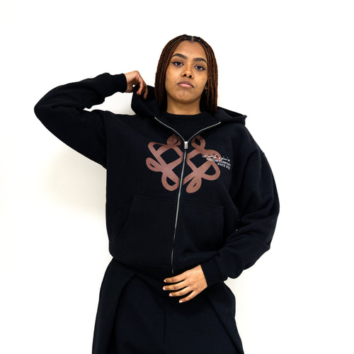 SUDADERA CON CREMALLERA Y CAPUTCHA REFLECTANTE [NEGRA]