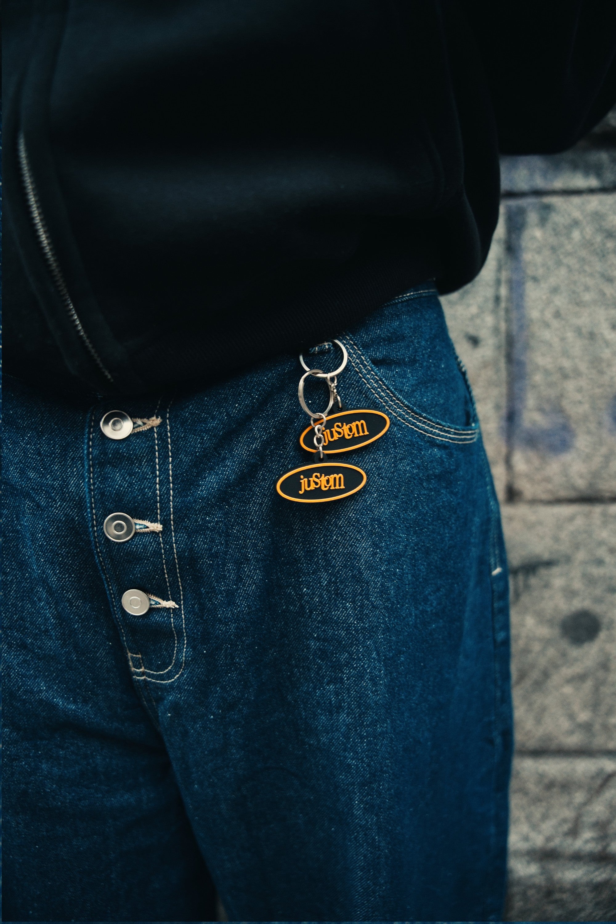 LLAVERO CON EL LOGO DE JUSTOM